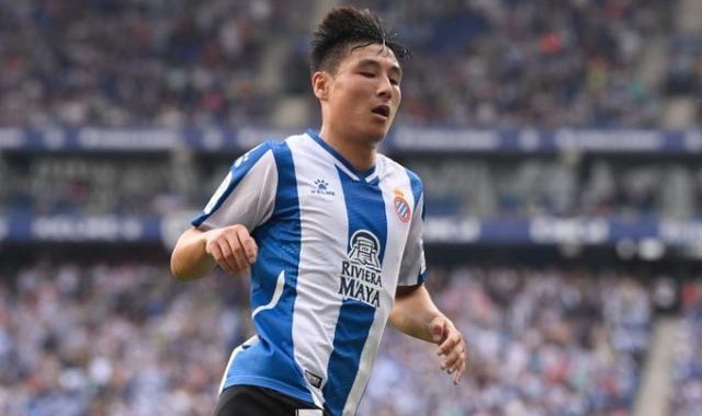 武磊险再破巴萨球门 创造绝佳得分机会被队友浪费