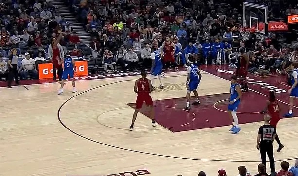 世界杯赛程-米切尔不讲理干拔三分投进，生涯总得分突破15000分