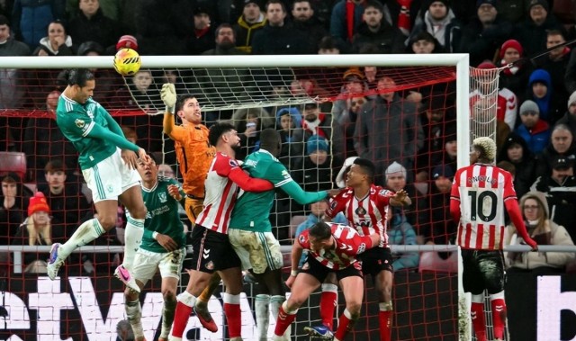 世界杯在线足球直播-1:0！萨拉赫队史第一，范戴克一锤定音，利物浦重返胜利紧咬曼联