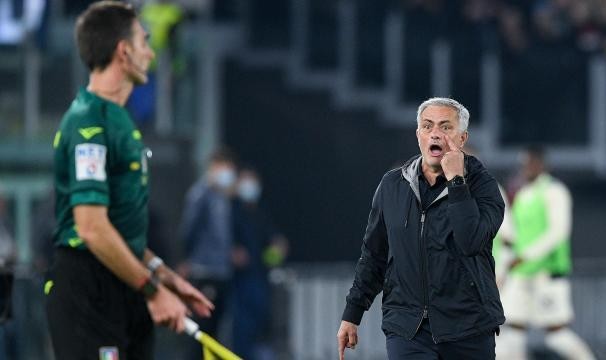 足球新闻-穆里尼奥：评裁判就会停赛 中卫：房子大点球遭漏判